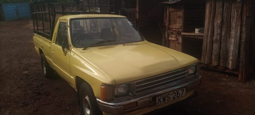 Toyota pickup 1y in good condition