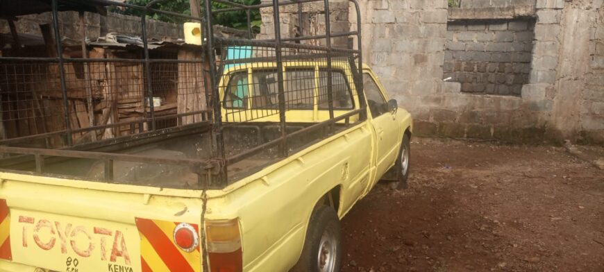 Toyota pickup 1y in good condition