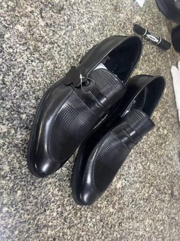 Men’s office leather shoes..