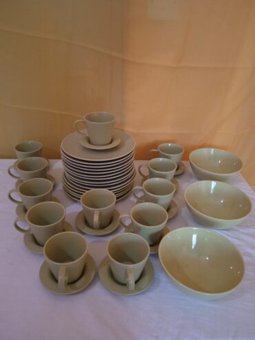 Green porcelain dinnerware sets