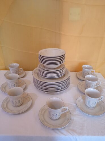 White ceramic dinnerware set